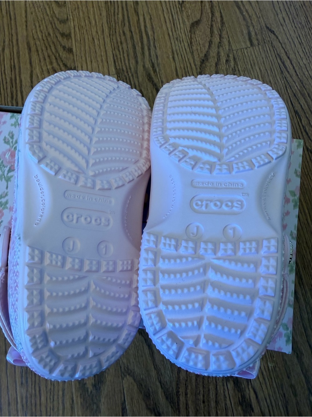 CROC x LOVESHACKFANCY Kids Pink Floral Clogs with Charms - Picture 4 of 5